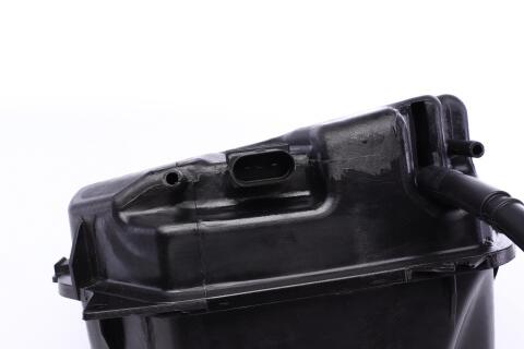 Бачок расширительный Audi Q7/VW Touareg 2.5TDI-6.0TDI 02-15 (с крышкой) Бачок расширительный Audi Q7/VW Touareg 2.5TDI-6.0TDI 02-15 (с крышкой)