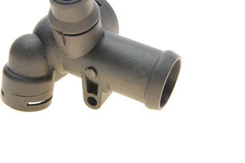 Фланець системи охолодження Audi A6/VW Passat 2.0 00-08 Фланець системи охолодження Audi A6/VW Passat 2.0 00-08