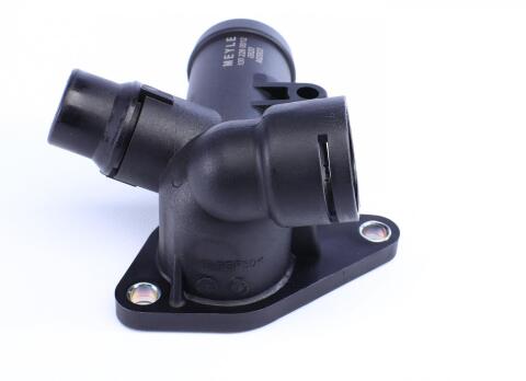 Фланец системы охлаждения Audi A4 1.8 00-09 Фланец системы охлаждения Audi A4 1.8 00-09