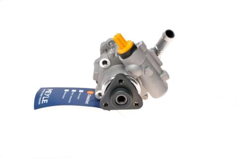 Насос ГПК BMW 1 (E87)/3 (E90/E91) 2.0 D 04-11 штуцер вперед на шків Насос ГПК BMW 1 (E87)/3 (E90/E91) 2.0 D 04-11 штуцер вперед на шків