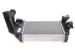 Радіатор інтеркулера Opel Astra H/Zafira 1.3-1.9D 04- Радіатор інтеркулера Opel Astra H/Zafira 1.3-1.9D 04-