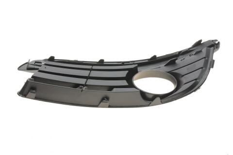 Вставка бампера (під протитуманку) VW Golf V/Jetta 06-10 (R)