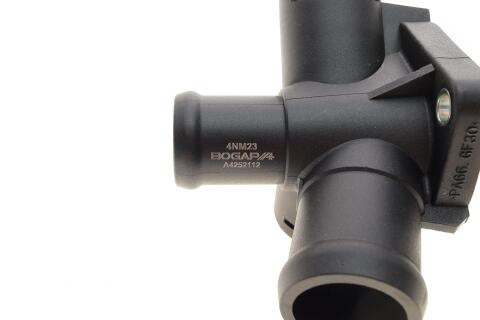 Фланец системы охлаждения Audi A4/VW Passat 1.6 94-00