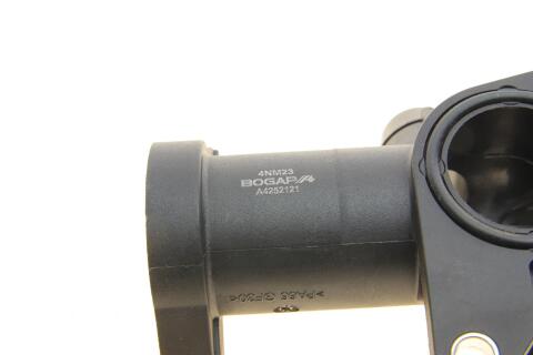 Фланец системы охлаждения Audi A6/VW Passat/Skoda Superb 1.8T 95-08