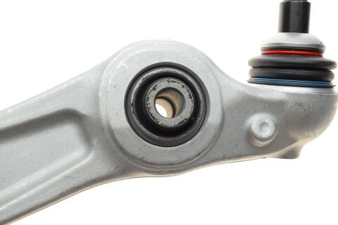 Важіль підвіски (передній/знизу/ззаду) (R) BMW 5 (F10/F18)/6 (F12/F13) 09-18