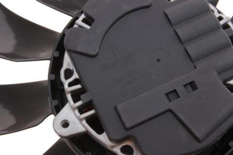 Вентилятор радіатора Audi A3/Q3/VW Passat B8/Touran 1.4-2.5 14- Вентилятор радіатора Audi A3/Q3/VW Passat B8/Touran 1.4-2.5 14-