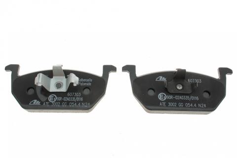 Колодки гальмівні (передні) Audi A3/Seat Leon/Skoda Octavia IV/V/VW Golf VII 12- (VW) (+датчик) Колодки гальмівні (передні) Audi A3/Seat Leon/Skoda Octavia IV/V/VW Golf VII 12- (VW) (+датчик)