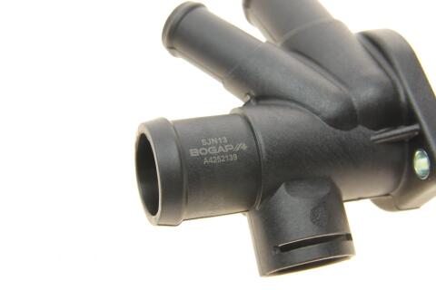 Фланець системи охолодження VW Golf III/IV/Passat 88-02 Фланець системи охолодження VW Golf III/IV/Passat 88-02