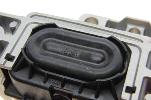 Подушка двигуна (R) VW Golf 1.2/1.4TSI/1.6 14-/Passat 1.4TSI 14- Подушка двигуна (R) VW Golf 1.2/1.4TSI/1.6 14-/Passat 1.4TSI 14-