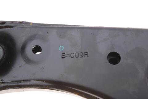 Важіль підвіски (передній/знизу) (R) Hyundai ix35/Kia Sportage 10-