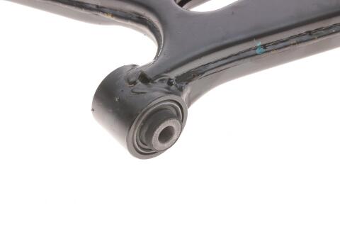 Важіль підвіски (передній/знизу) (R) Hyundai ix35/Kia Sportage 10-