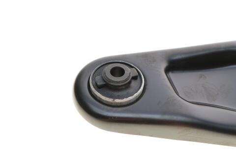 Важіль підвіски (передній/знизу) (R) Citroen C3 09-/Peugeot 207 06- (з кульовою) Важіль підвіски (передній/знизу) (R) Citroen C3 09-/Peugeot 207 06- (з кульовою)