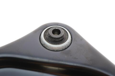 Важіль підвіски (передній/знизу) (R) Citroen C3 09-/Peugeot 207 06- (з кульовою) Важіль підвіски (передній/знизу) (R) Citroen C3 09-/Peugeot 207 06- (з кульовою)