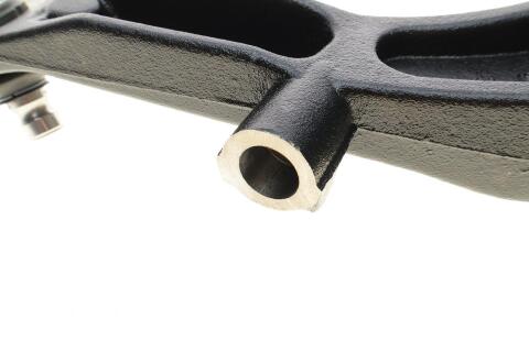 Важіль підвіски (передній/знизу) (L) Renault Master II/Opel Movano 98-/Nissan Interstar 02- (з кульовою) Важіль підвіски (передній/знизу) (L) Renault Master II/Opel Movano 98-/Nissan Interstar 02- (з кульовою)