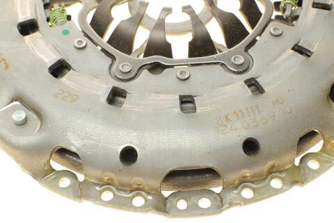 Комплект зчеплення Renault Megane II 2.0 03-09 (d=240mm) Комплект зчеплення Renault Megane II 2.0 03-09 (d=240mm)