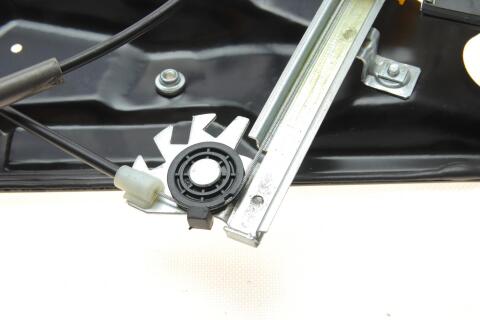 Стеклоподъемник (передний) VW Passat 05-10 (L) (электро) (без моторчика)(с пластиной)