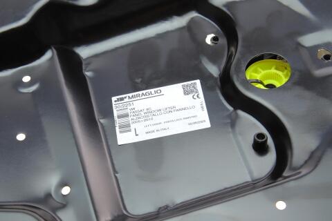 Стеклоподъемник (передний) VW Passat 05-10 (L) (электро) (без моторчика)(с пластиной)