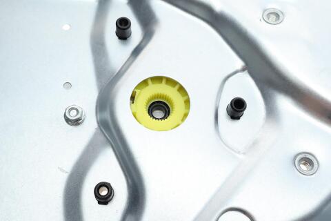 Склопідіймач (передній) VW Touran 03-15 (R) (електро) (без моторчика) (з пластиною)