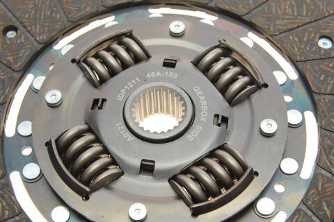 Комплект зчеплення Ford Transit 2.4TDCI 04- (d=260mm) Комплект зчеплення Ford Transit 2.4TDCI 04- (d=260mm)