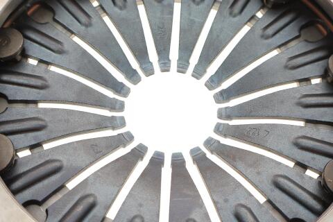 Комплект сцепления Audi A6 2.5 TDI 94-97 (d=240mm) (+выжимной) Комплект сцепления Audi A6 2.5 TDI 94-97 (d=240mm) (+выжимной)