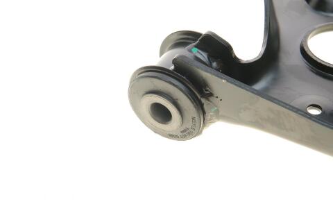 Рычаг подвески (передний/снизу) (R) VW Caddy/Golf/Touran/Skoda Octavia 03- Рычаг подвески (передний/снизу) (R) VW Caddy/Golf/Touran/Skoda Octavia 03-