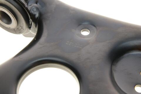 Рычаг подвески (передний/снизу) (R) VW Caddy/Golf/Touran/Skoda Octavia 03- Рычаг подвески (передний/снизу) (R) VW Caddy/Golf/Touran/Skoda Octavia 03-