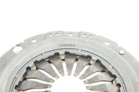 Комплект зчеплення Opel Astra G/Vectra B 2.0DTI/DI 96-05 (d=230mm) Комплект зчеплення Opel Astra G/Vectra B 2.0DTI/DI 96-05 (d=230mm)