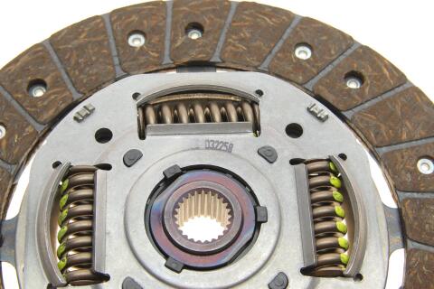 Комплект зчеплення Opel Astra G/Vectra B 2.0DTI/DI 96-05 (d=230mm) Комплект зчеплення Opel Astra G/Vectra B 2.0DTI/DI 96-05 (d=230mm)