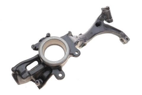 Кулак поворотний (цапфа) (передня/L) VW Passat B5 96-05