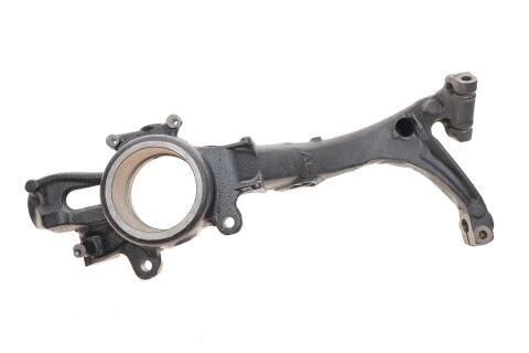 Кулак поворотний (цапфа) (передня/L) VW Passat B5 1.9 TDI/2.3 VR5/2.5 TDI/2.8 V6 96-05