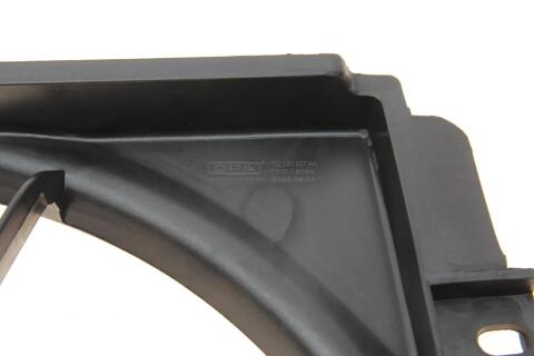 Дифузор радіатора VW Jetta III 2.5 06-10 Дифузор радіатора VW Jetta III 2.5 06-10