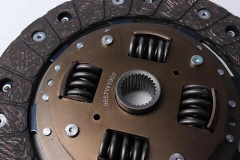 Комплект зчеплення VW Golf/Bora/Seat Toledo/Leon 1.6 16V 00-06 (d=210mm)