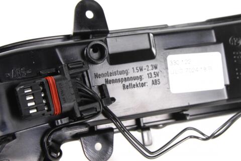 Повторитель поворота на зеркало MB E-Class (W211/S211) 02-06(R) Повторитель поворота на зеркало MB E-Class (W211/S211) 02-06(R)