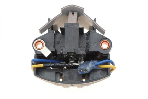 Реле генератора (14V) Nissan/Peugeot/Renault/Volvo = 130657 Реле генератора (14V) Nissan/Peugeot/Renault/Volvo = 130657