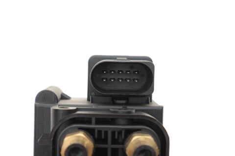 Клапан пневмопідвіски Audi Q7/VW Touareg 03-10 Клапан пневмопідвіски Audi Q7/VW Touareg 03-10
