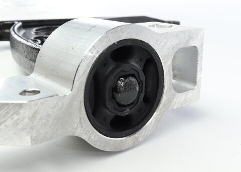 Важіль підвіски (передній/знизу) (R) Audi A3/Skoda Octavia/SuperB/VW Caddy III/Golf V/VI 03-