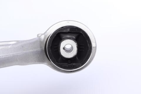 Важіль підвіски (передній/знизу) (R) Audi A4/A5 15-