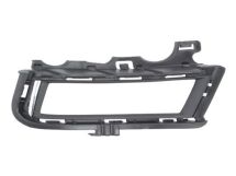 Решітка бампера переднього