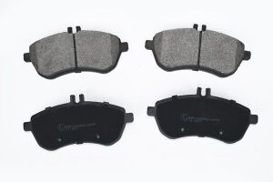 Тормозные колодки дисковые перед. MB C204 C 200 CDI 07-/(S212) 09-