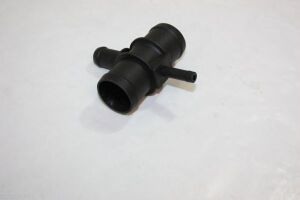 Патрубок системи охолодження Audi A3/Seat Altea/Skoda Octavia II/VW Caddy 1.6 04-13