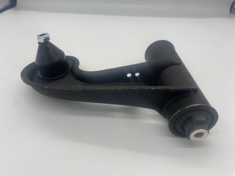 Важіль передн. підвіски верх. правий W210 202 DB