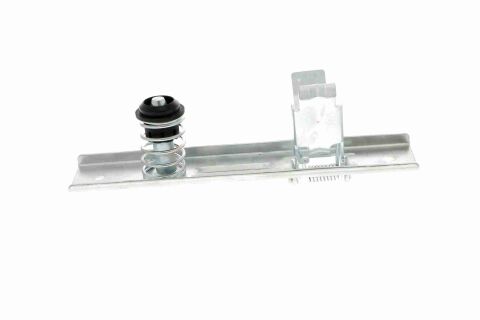 Замок капота