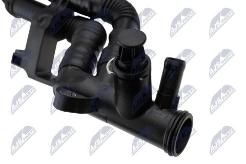 Патрубок охлаждающей жидкости CITROEN BERLINGO 1.6HDI 2005-,C3 1.6HDI 2005-,C4 1.6HDI 2004-,PEUGEOT 206 1.6HDI 2004-,307 1.6HDI 2004-,308 1.6HDI 2007-,407 1.6HDI 2004-,PARTNER 1.6HDI 2005-