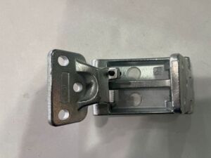 Петля дверна задня права (нижня частина) MERCEDES SPRINTER 906 06.06-06.18