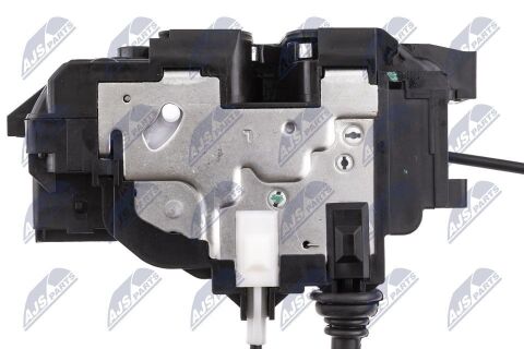 Привод центрального замыкания задних креплений