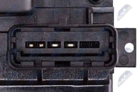 Привод центрального замыкания задних креплений