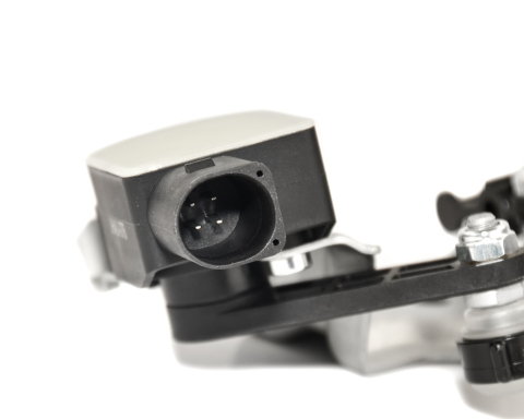 Датчик рівня положення кузова AUDI Q7 06-15, VW TOUAREG 02-10