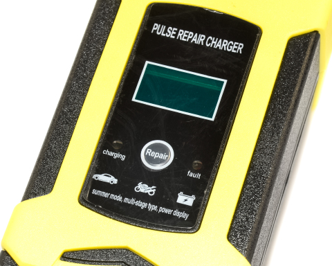 Зарядний пристрій для акумуляторів 12V 6A