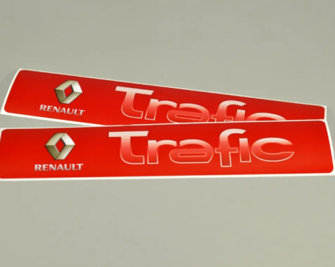 Наклейки на поріжки RENAULT TRAFIC 2 шт.