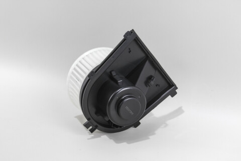 Моторчик пічки Octavia/Golf IV 1,0i-1,6i 93- Моторчик пічки Octavia/Golf IV 1,0i-1,6i 93-